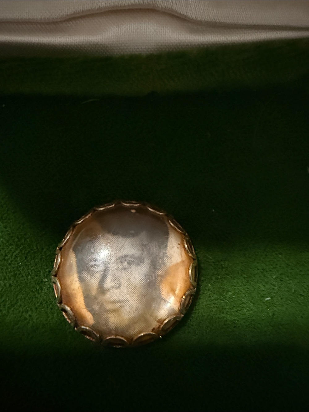 Vintage Men's Photo-Insert Lapel Pin in Brown and Gold flawed